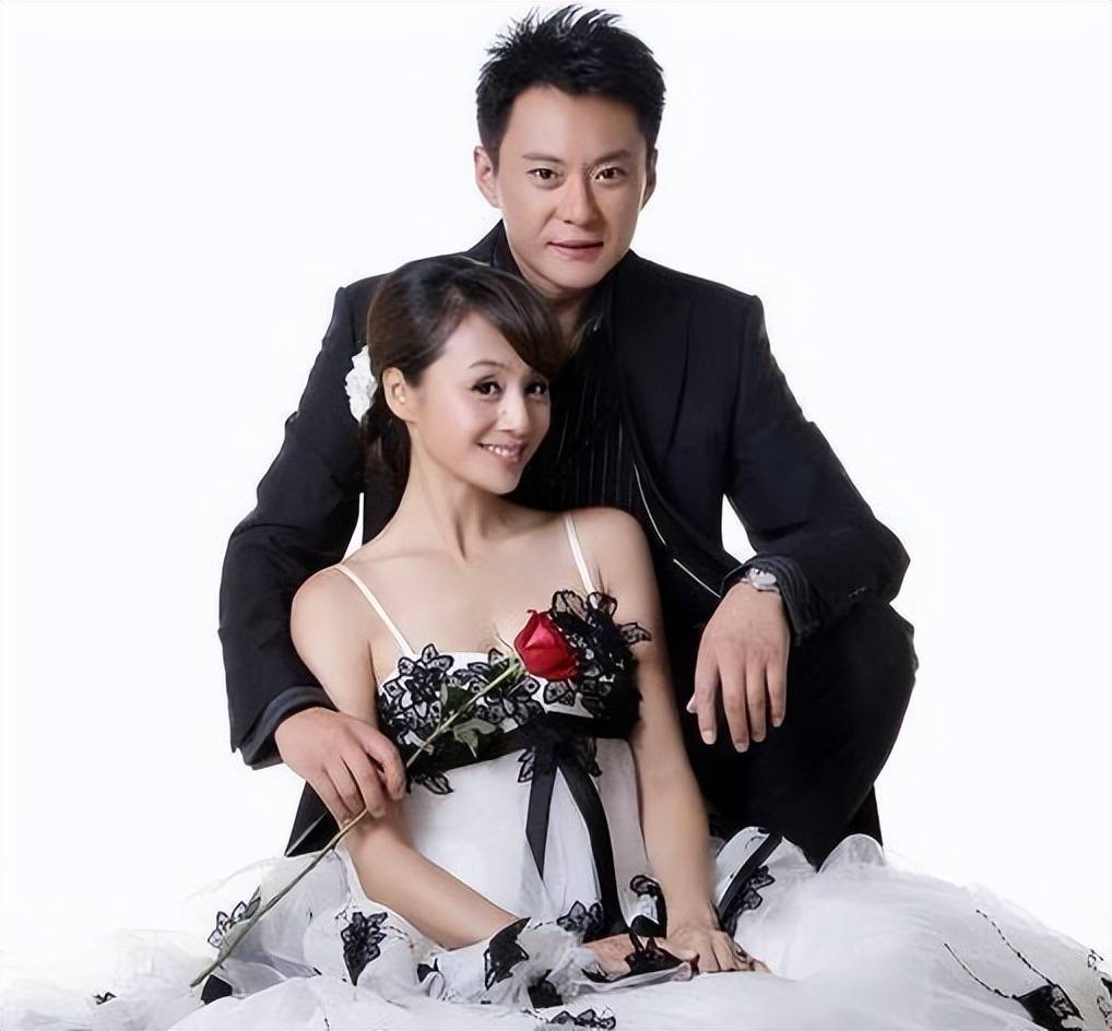 2009年,曹颖"下嫁"王斑,2年后刚出月子便被王斑"赶"出家门