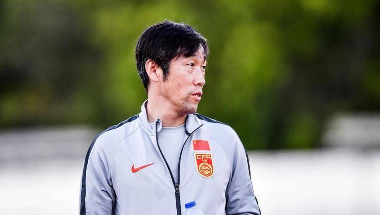 国足帅位悬空120天，别再骂足协了，真正的病根是这个死循环