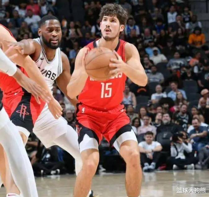 火箭队主动变阵！首发之外，乌度卡启用“5高阵容”！3中锋搭配2前锋