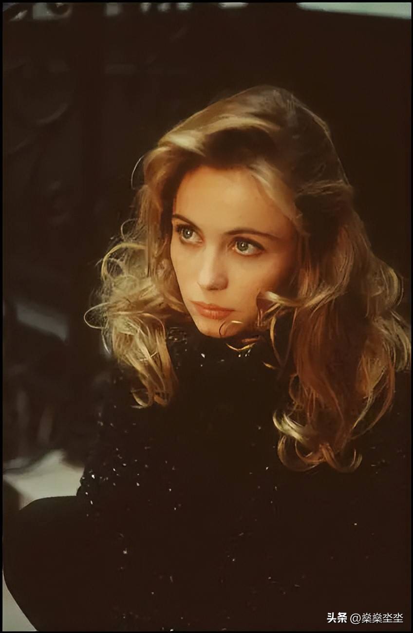 却因整容失败饱受争议,文艺女神艾·曼纽·贝阿