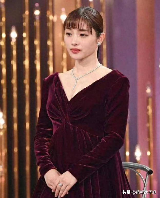 石原里美二胎后复出!眼窝深陷藏不住疲惫,坦言:当妈后累到失眠