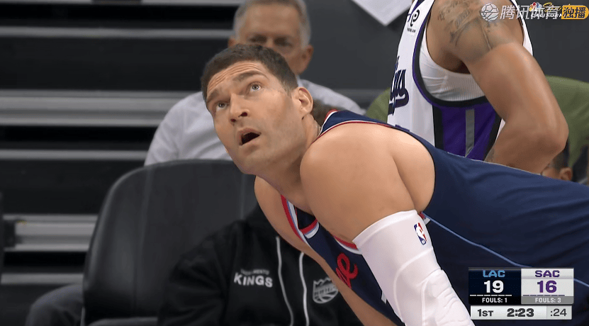 快船大胜!小卡15+2+2<strong></p>
<p>快船</strong>,保罗8+10,赛后德罗赞走向快船替补席 快船大胜!小卡15+2+2,保罗8+10,赛后德罗赞走向快船替补席