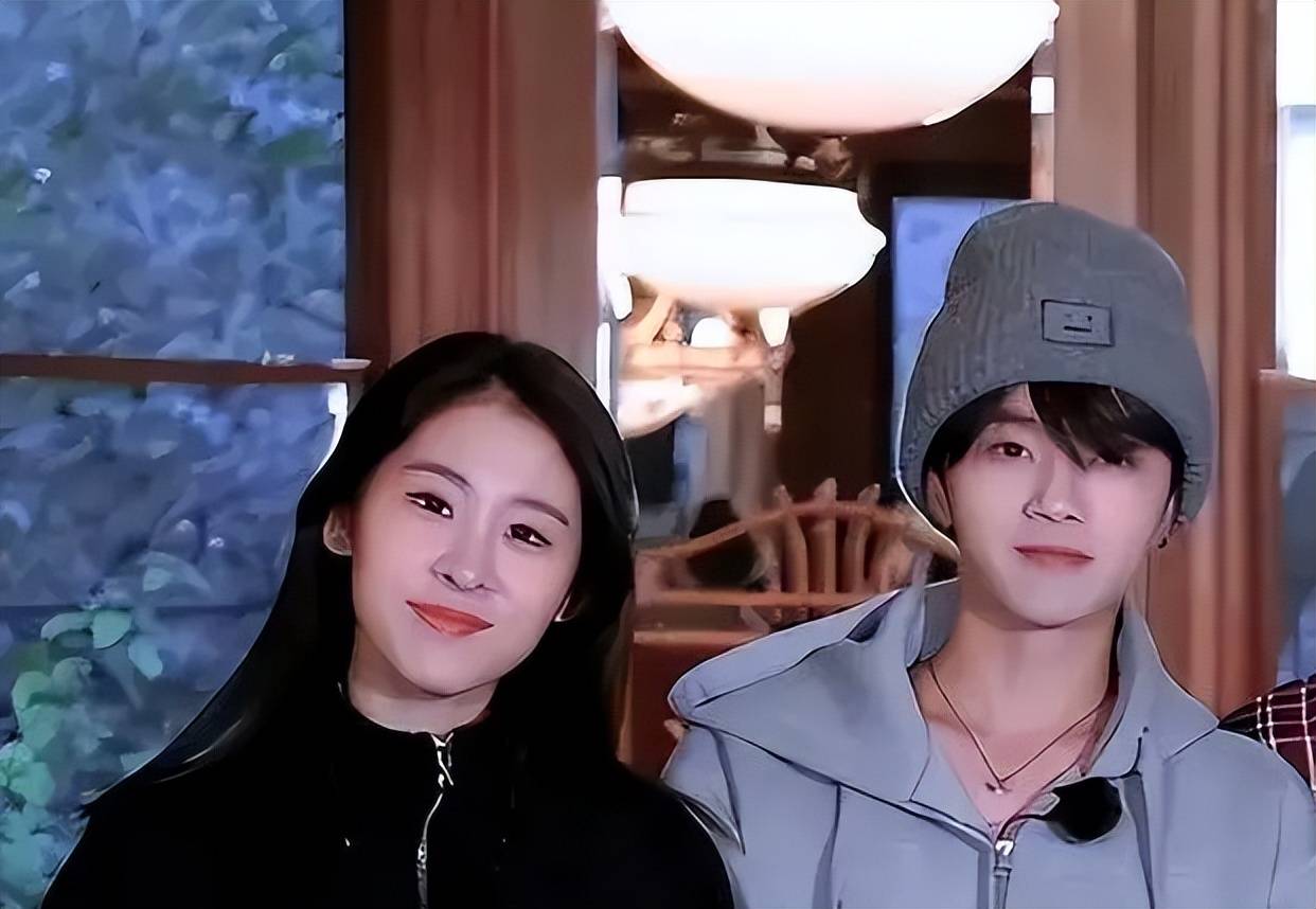 张碧晨女儿上学了,名叫华迎辰,此前曾传华晨宇给孩子做亲子鉴定