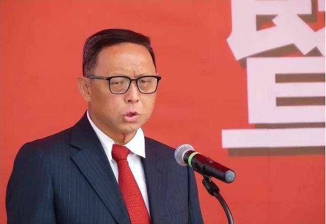 一家人全是美籍,却还在国内"捞金",年赚4亿,账上还存有130亿