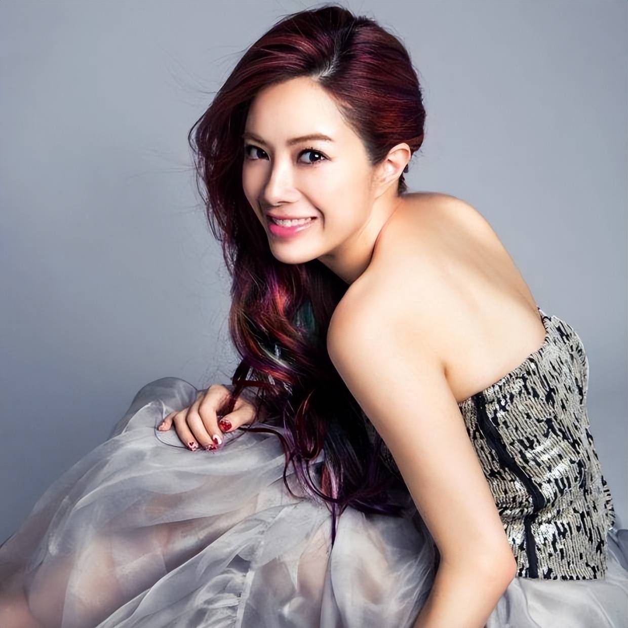 45岁徐怀钰首谈婚姻,从小和继父生活,感叹:一点都不想怀孕生子