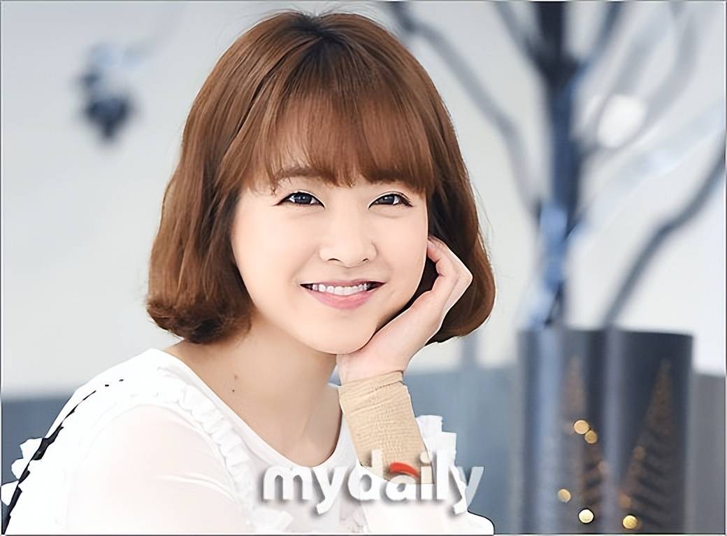 朴宝英"丝袜禁令"事件:明星红毯背后的品牌霸权与女性符号化之争