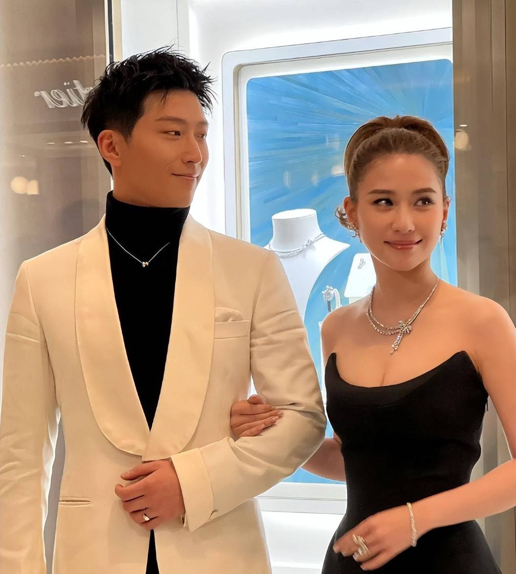 摩擦不断引风波,窦骁与何超莲婚姻状况引热议