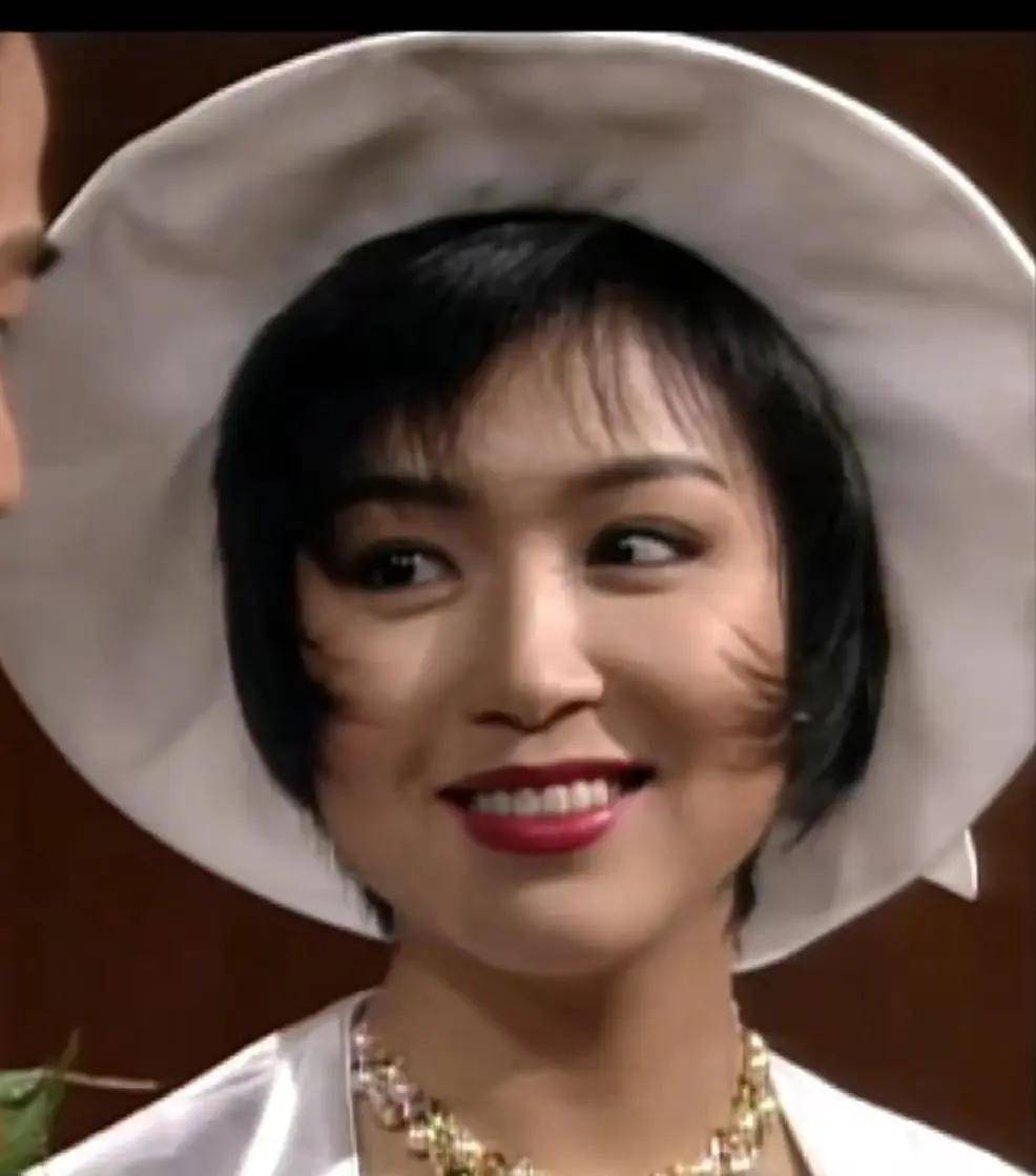 "港姐"拿督夫人与"香港美女"张凤妮,演苗翠花中的二姨太