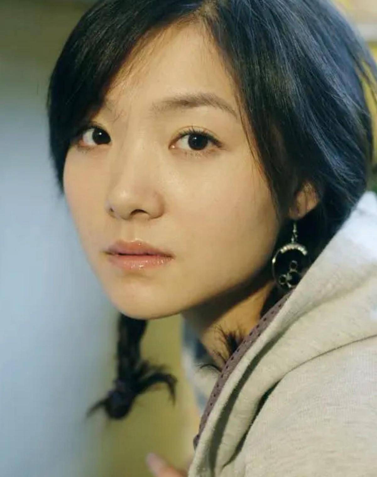 多次主演捧不红,39岁却被边水往事郭麒麟带火,现实里很漂亮