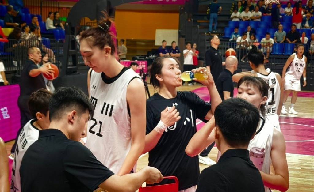 恭喜！中国女篮2米07王牌重回巅峰：轰26+6夺冠+下个月留洋