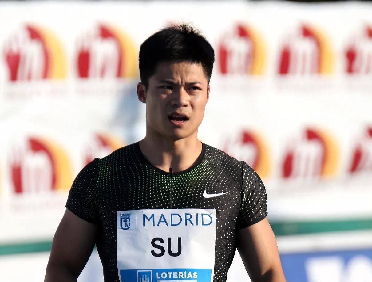 苏炳添在其职业生涯最后一场,100米比赛中跑出10秒38