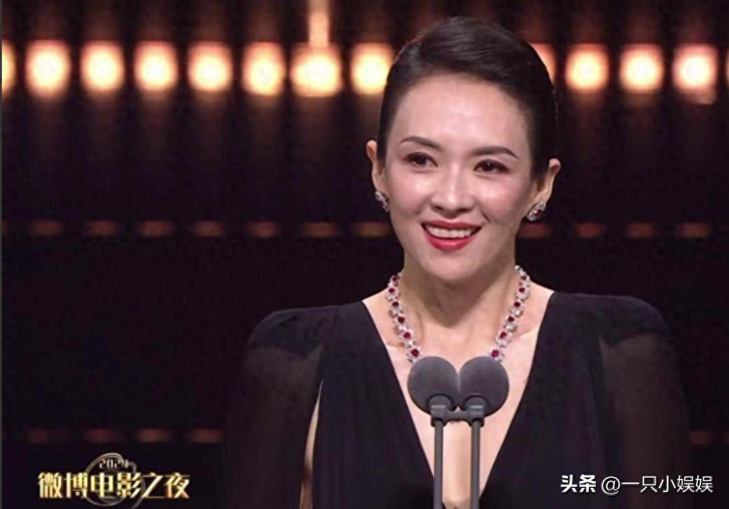 章子怡台上哭成狗,张艺谋点头认可,观众:她的演技依然无人能敌