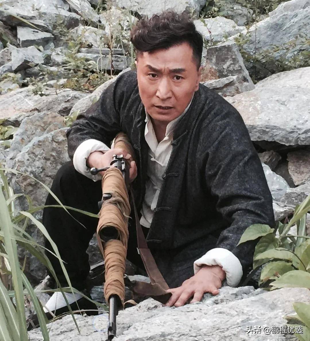 张笑君:长得帅戏也好,娶圈外妻子,婚后生一儿子,对妻儿有亏欠