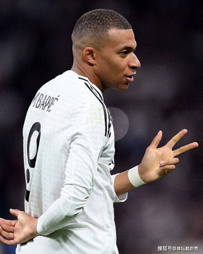 1-0绝杀！西甲惨烈一战，皇马客场险胜，姆巴佩建功，2人红牌，皇马升第一