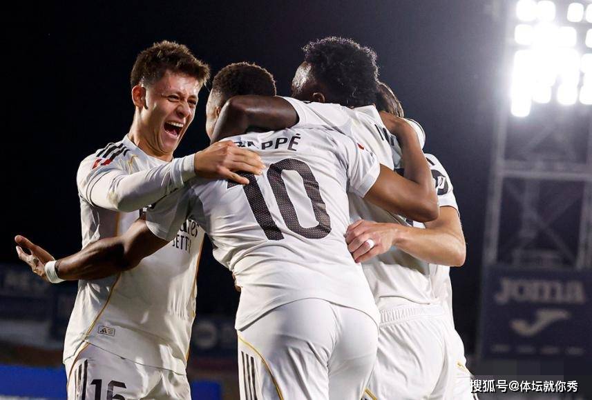 1-0绝杀！西甲惨烈一战，皇马客场险胜，姆巴佩建功，2人红牌，皇马升第一