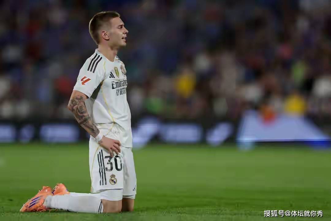 1-0绝杀！西甲惨烈一战，皇马客场险胜，姆巴佩建功，2人红牌，皇马升第一