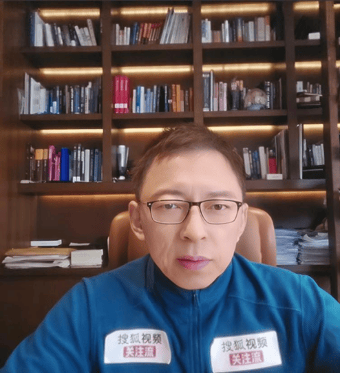 法国卢浮宫现惊天大劫案？Open AI要挑战谷歌？《张朝阳的英语课》解读国际新鲜事