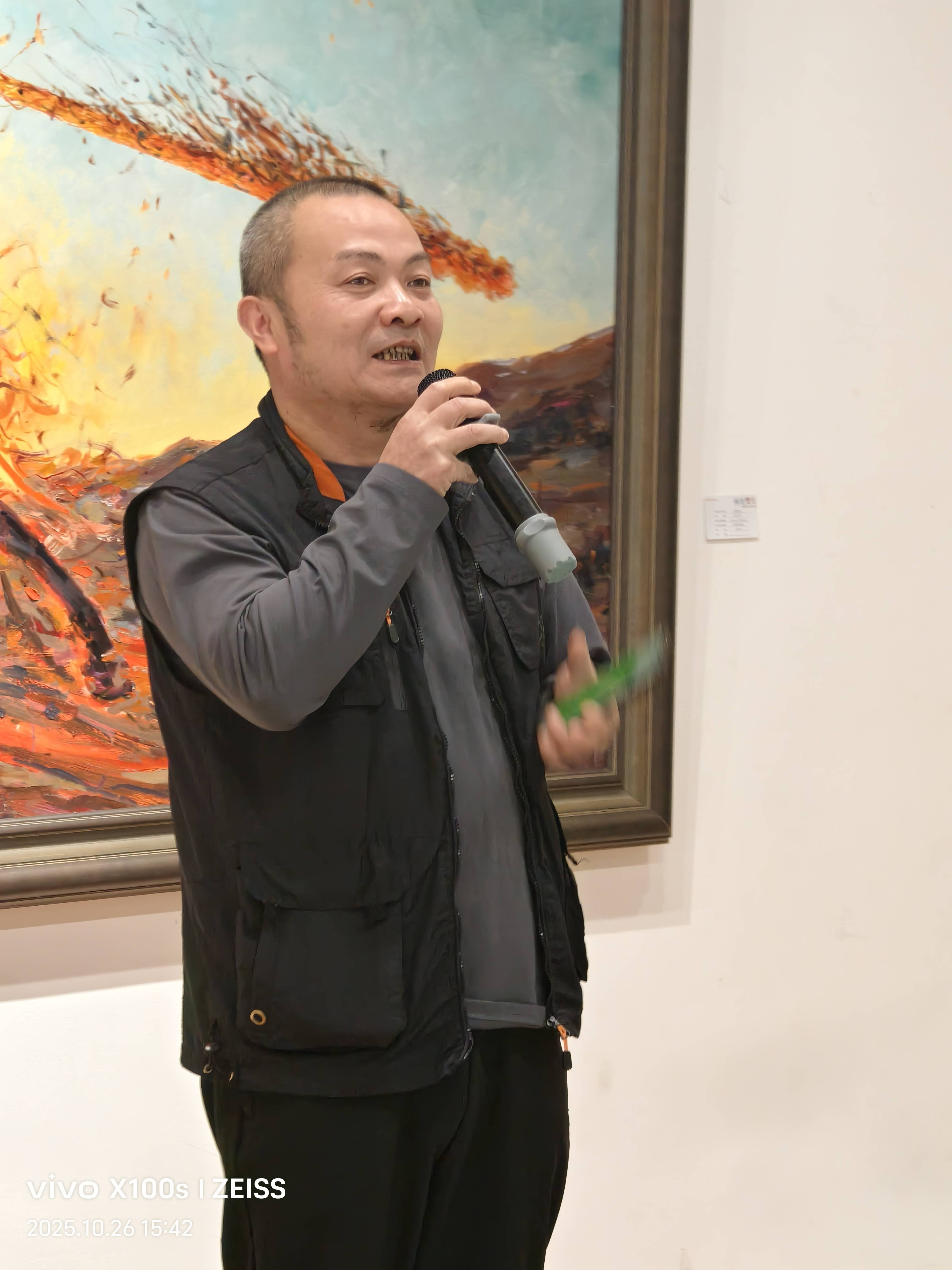 画家代表梁时民致辞展览开幕式由黎光成主持中国文化报人民网四川