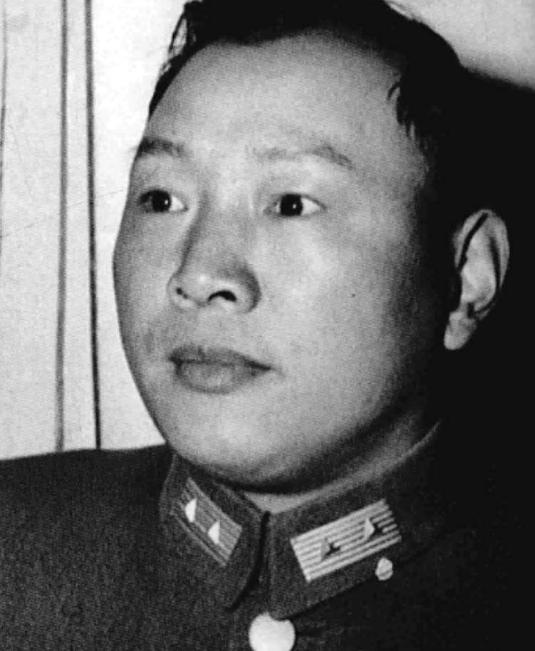 49年我军俘虏了宋希濂无人认识,正要押走,却突然有人向他敬礼