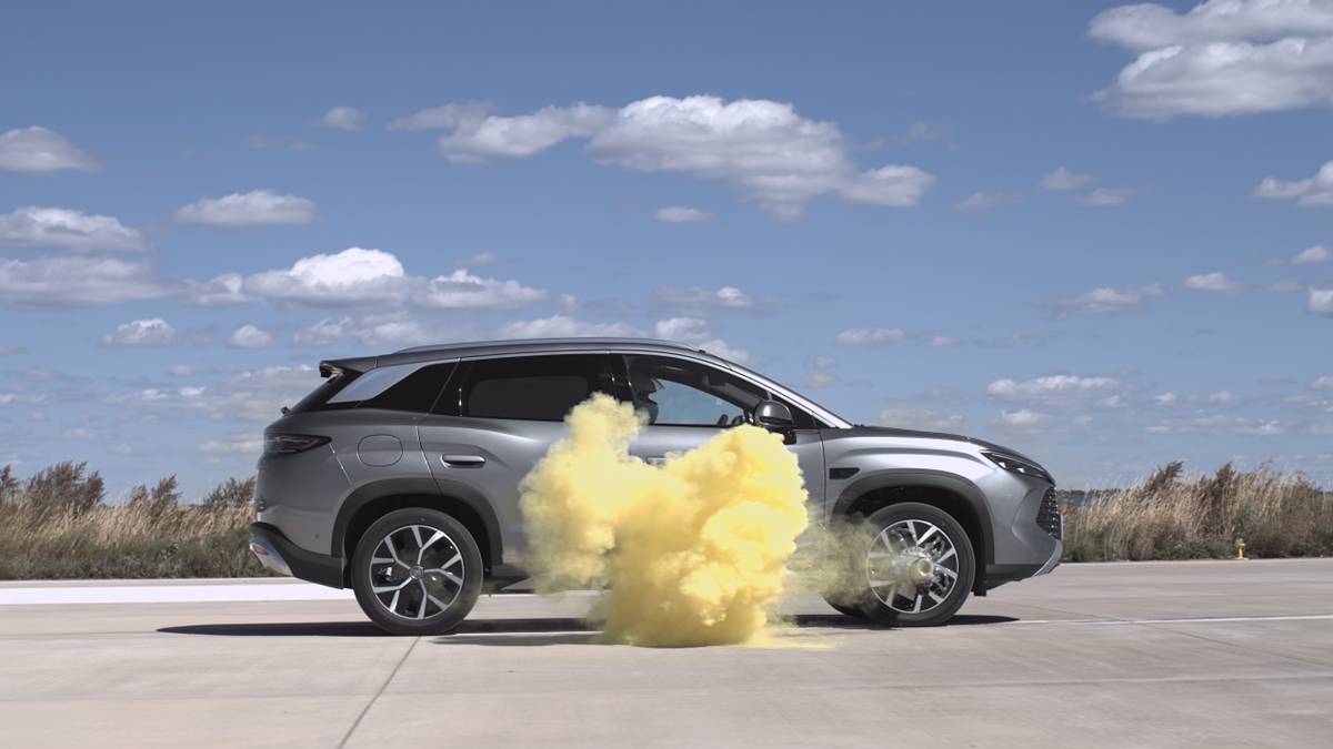 比亚迪宋家族上新，9.98万起开走智能SUV，太懂打工人了！