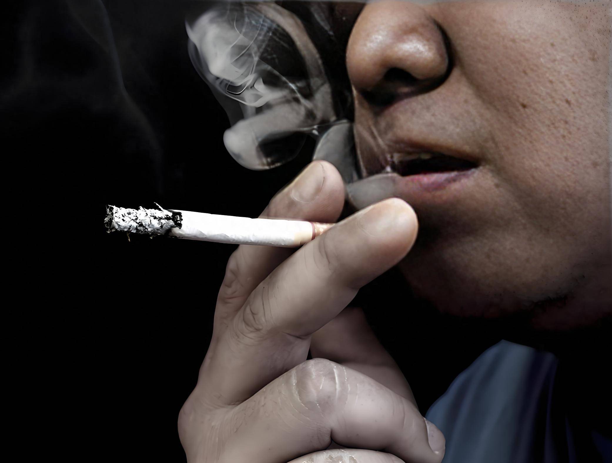 男人抽烟对家庭伤害多大？老婆流产,女儿肺癌,儿子身高少10厘米