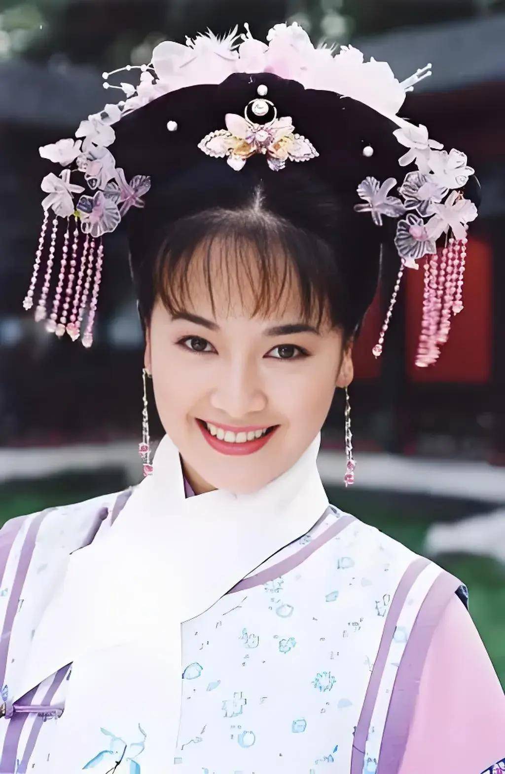 "氧气美女"左小青的上位史,和她身后的10个男人