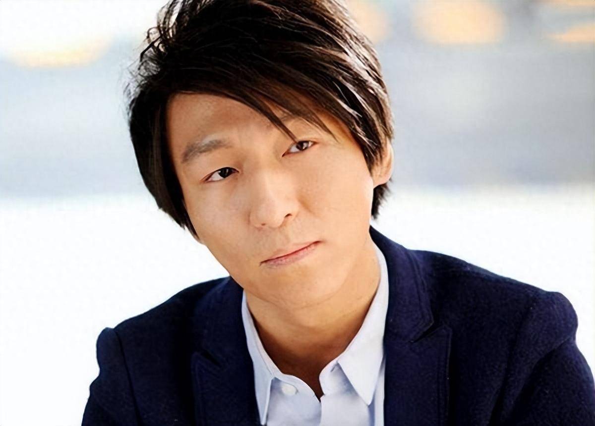 她必须依靠陈羽凡的资源和背景才能实现自己的梦想,而陈羽凡也被白