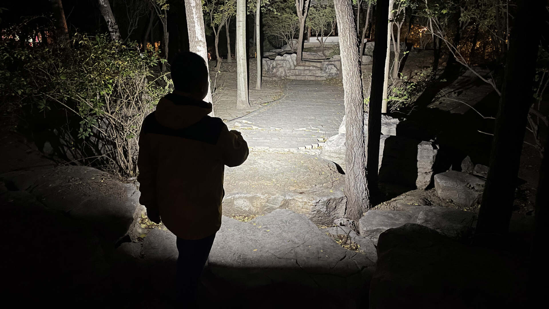 颇多乐趣的EDC多功能手电,有这一个就够了!务本X4硬朗手电体验