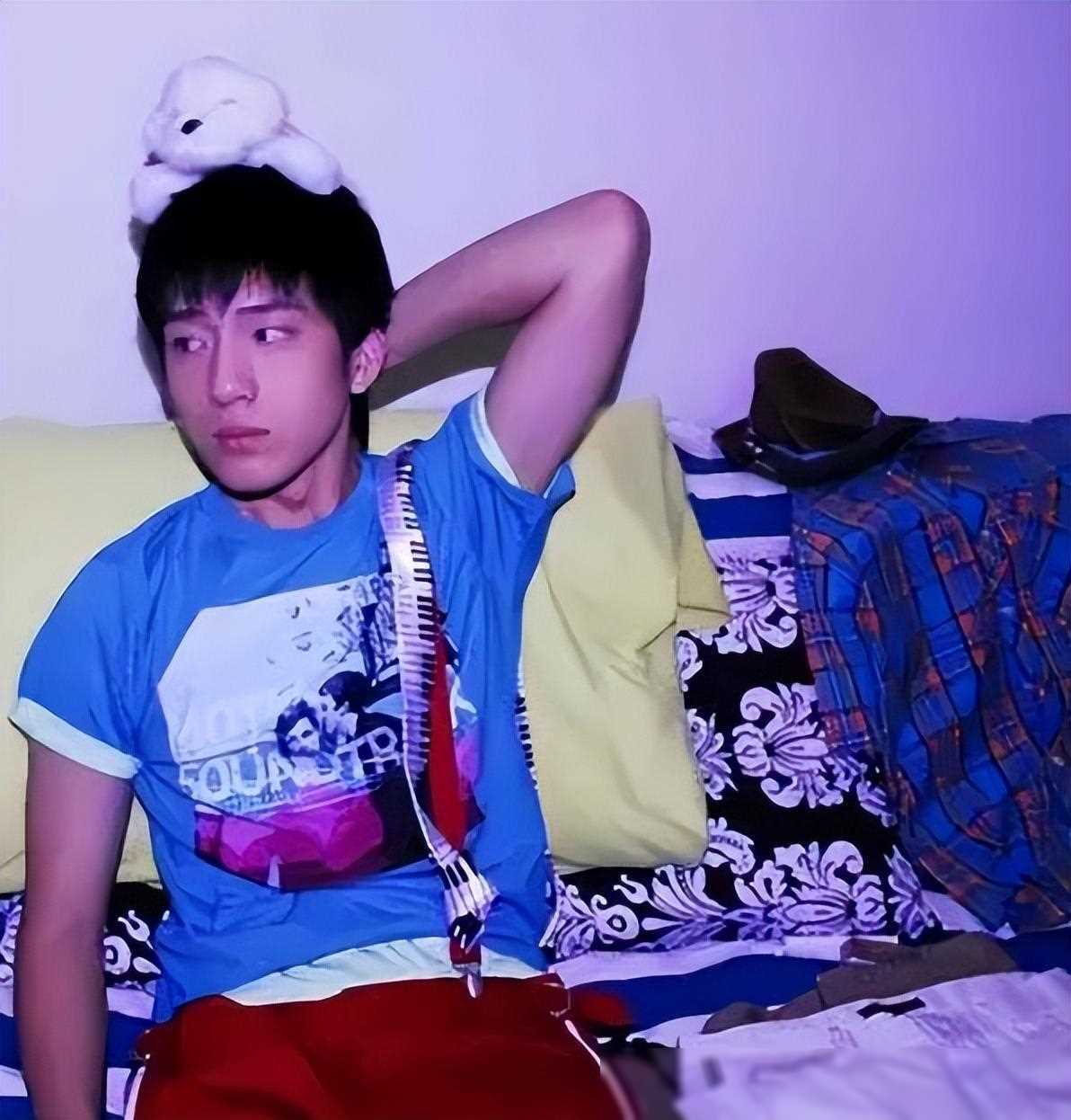 井柏然:出生28天父母离异,60岁奶奶捡废品把他养大,养恩难报