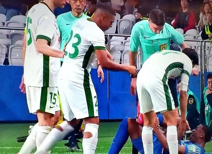 中超第29轮裁判安排引热议：傅明执哨海港vs浙江关键战，沙特裁判穆罕默德-萨米执法保级生死战青岛海牛vs武汉三镇--