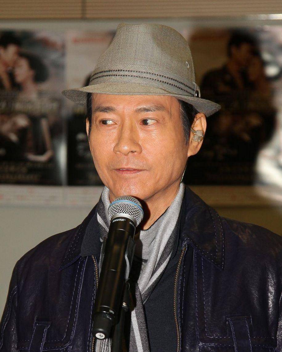 35年过去了,郑少秋终于遭到"报应",原配沈殿霞现在可以瞑目了