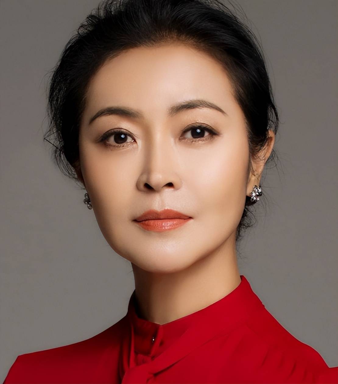 出道27年零绯闻演了163部戏却没人说的出她名字戏红人不红