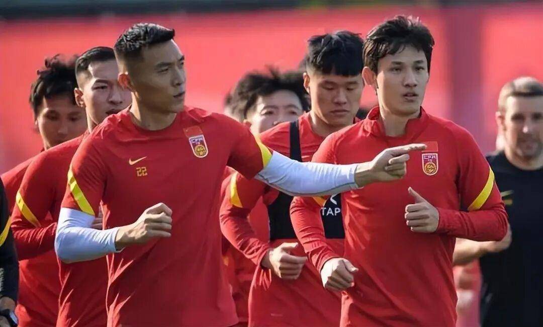 黑马杀出！55岁世界杯教头谈判深入，国足能翻身吗？