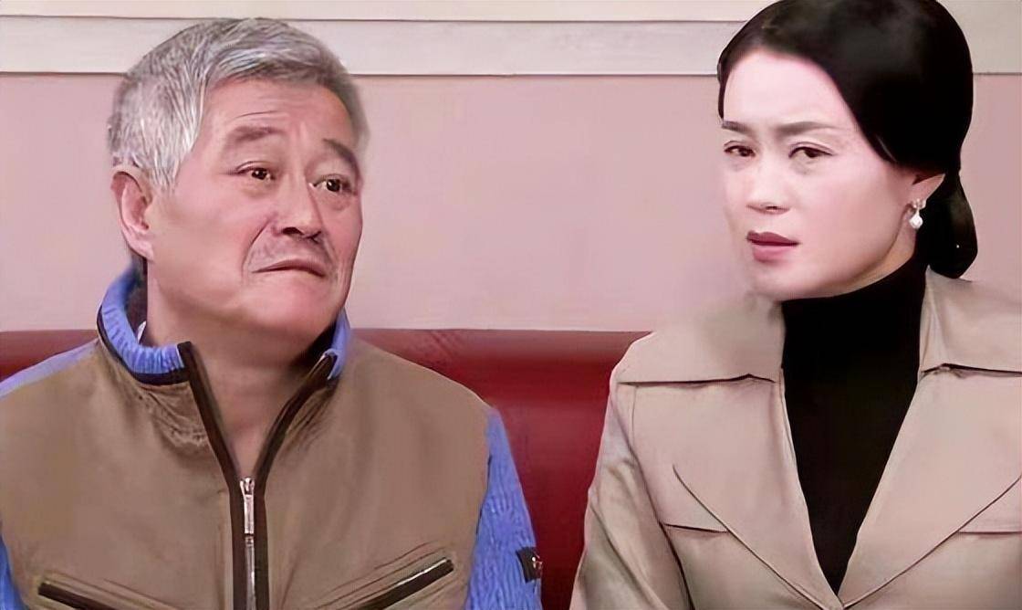 关婷娜:21岁跟随赵本山,成名背后有眼泪和艰辛,40岁婚恋成难题
