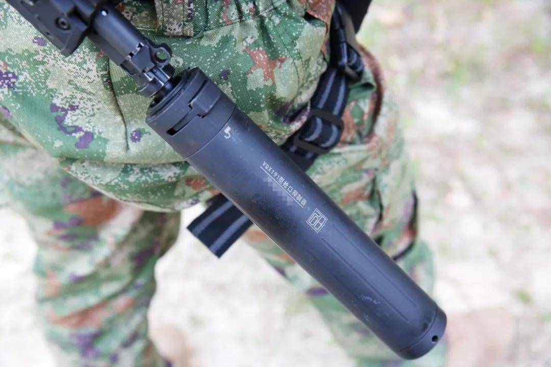 中国步枪全部安装消音器,普通士兵要消音器有什么用?