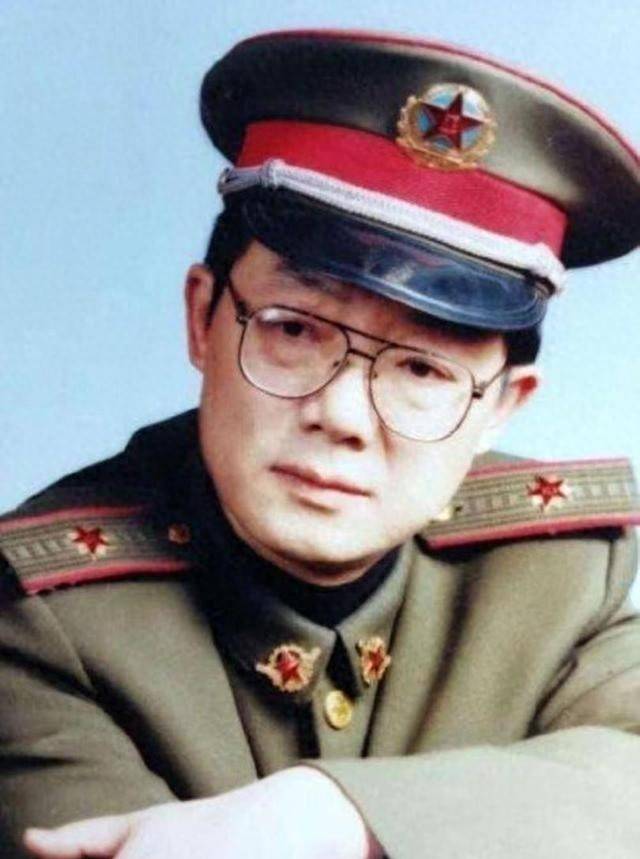 那时他刚刚三十岁,饰演的金角大王