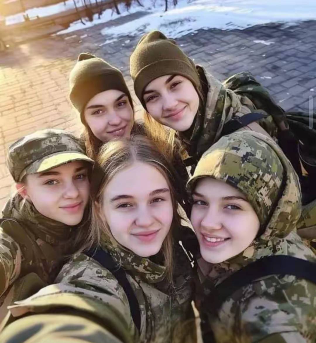 乌克兰女兵美貌逆天!