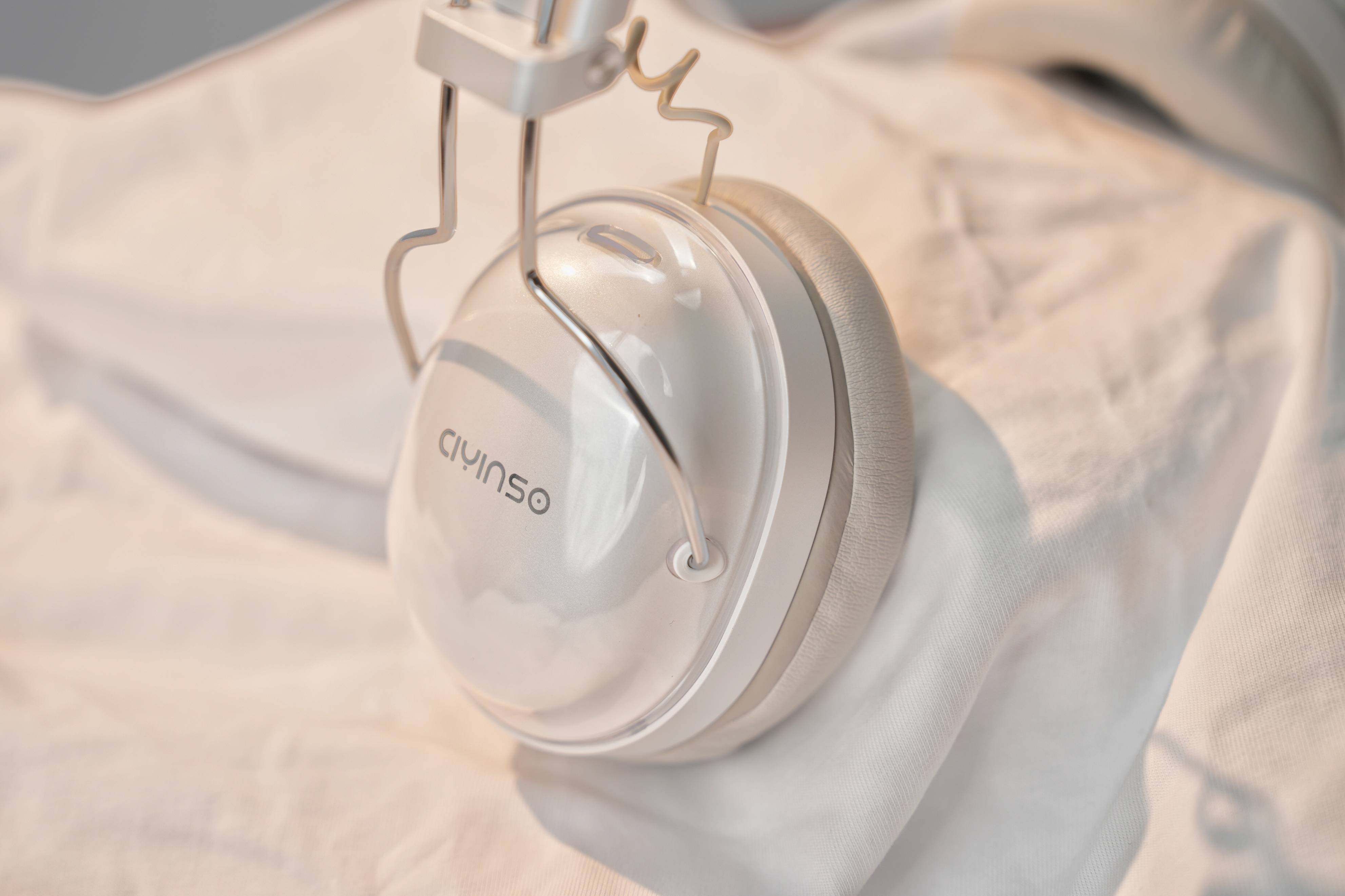 冬天到了,该换上瓷音未来mars max头戴式降噪耳机了,时尚且保暖