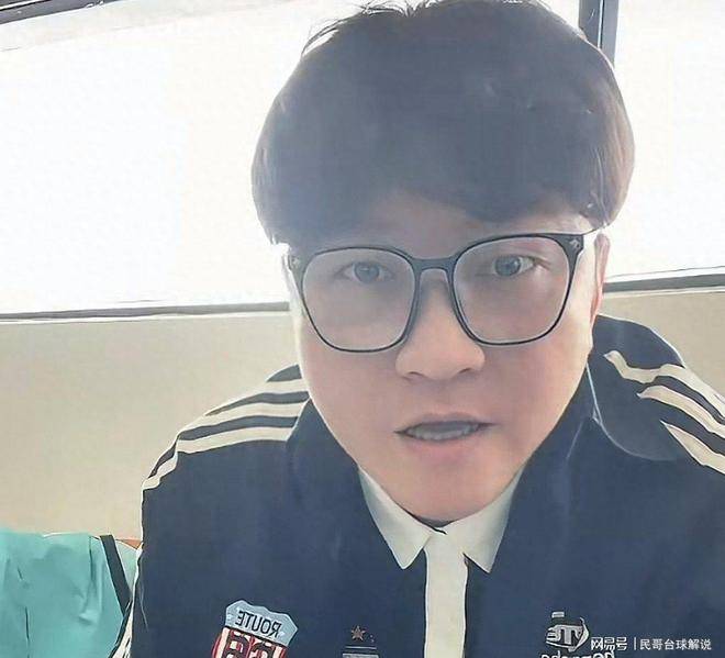 申花中卫引争议，前国脚赵鹏直言：朱辰杰和蒋圣龙两人亚冠太吃力