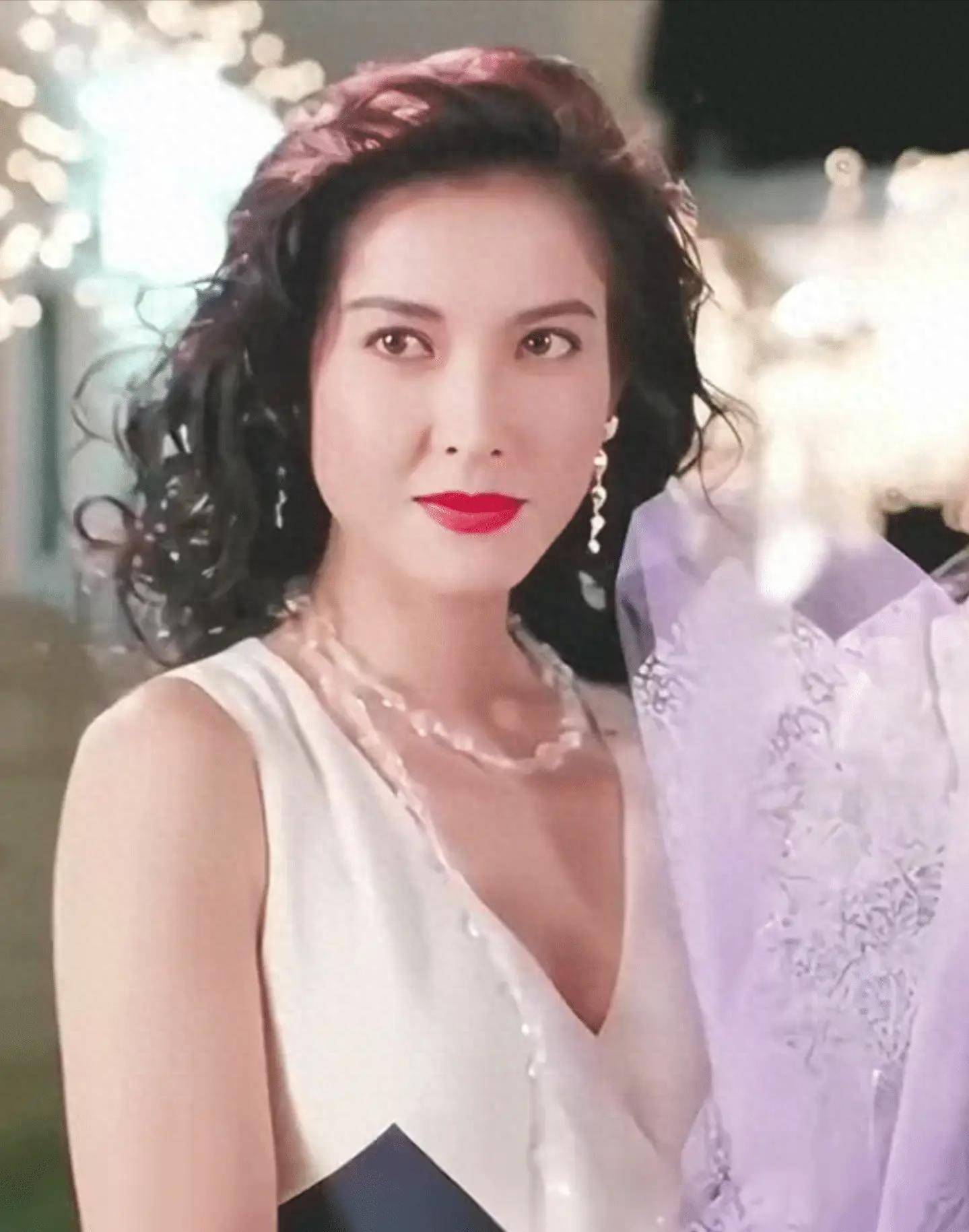 李婉华想必大家一定不会陌生,自从嫁给加拿大籍股票经纪人李守正后,就