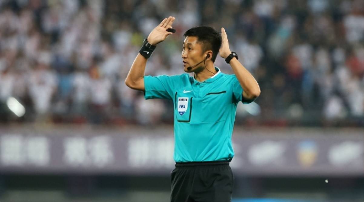 意外！马宁在国内吹罚比赛饱受争议，为何亚足联还是对他器重有加