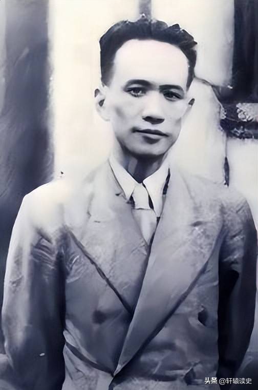 经过汉奸李士群的引荐,他决定投靠汪伪政权,成为上海76号特工总部的