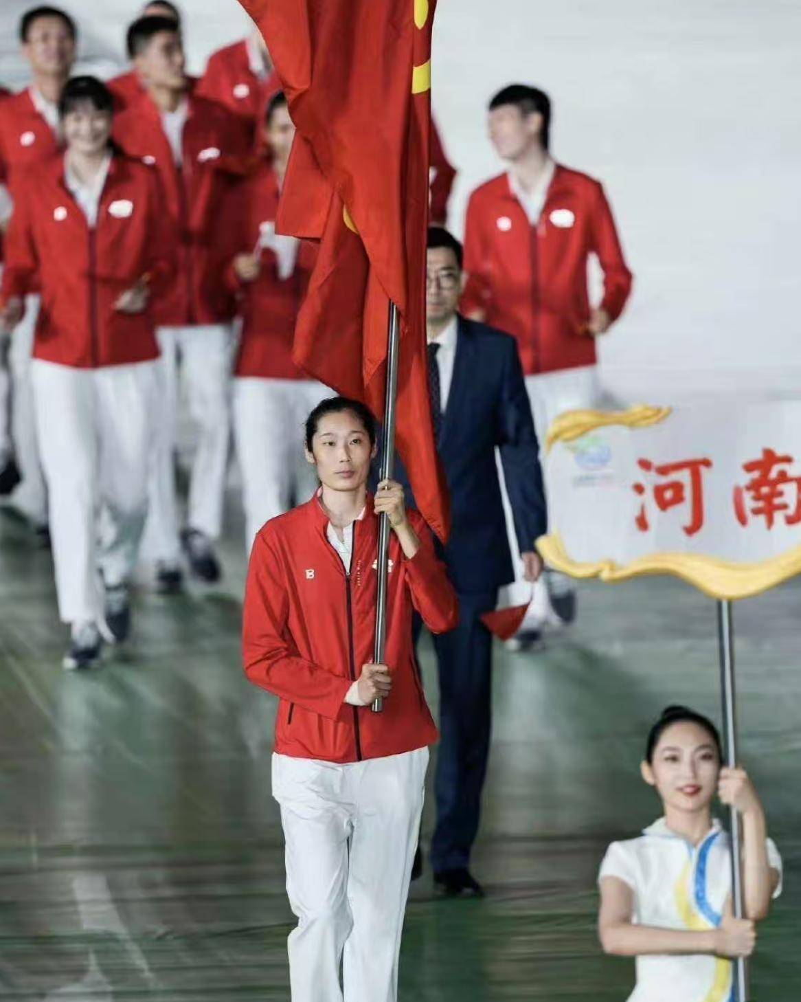 2018年她开始效力于河南女篮参加wcba联赛