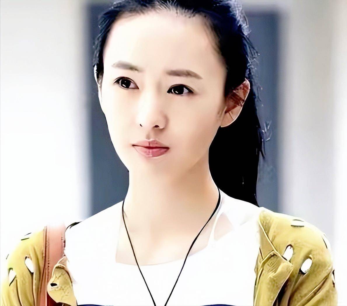 童谣曾与家暴男友分手 ,22 年获年度演员,成为张默高攀不起的存在