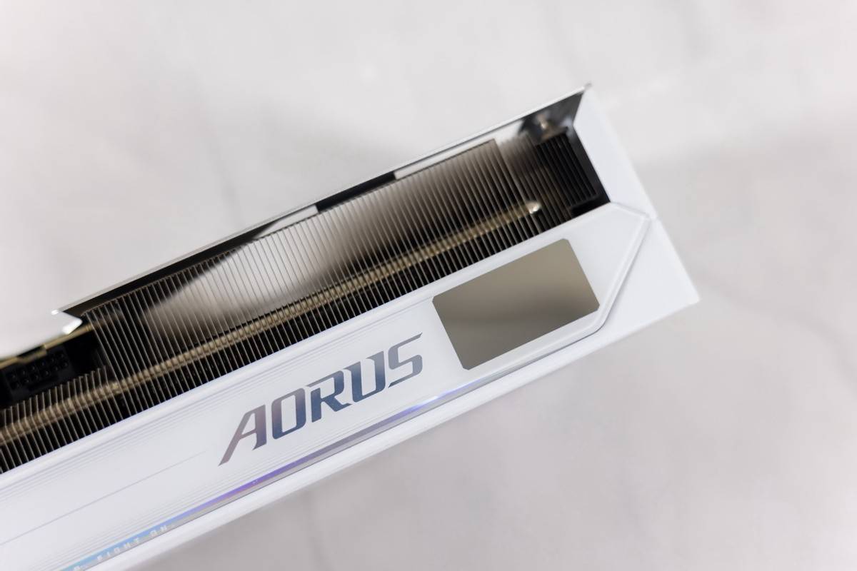 小小3A,轻松拿捏,自带屏幕更好玩,技嘉RTX 5080超级雕ICE装机体验