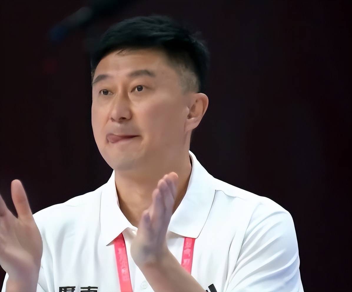 冠军战，广东男篮vs浙江男篮，杜锋表情多变，郭艾伦：杜导卖萌