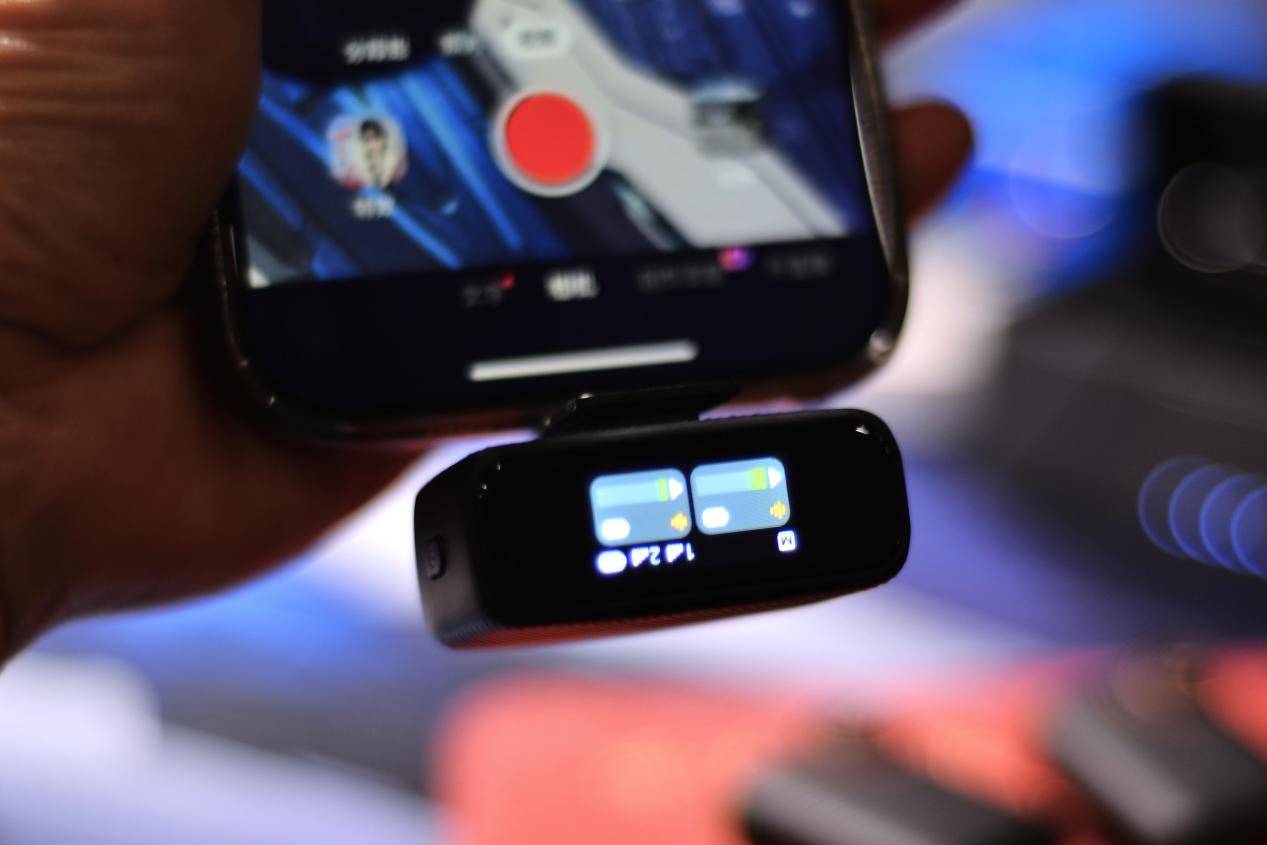 专业音质、稳定传声、智能操控集一身,南卡Qmic领夹麦克风专业全能