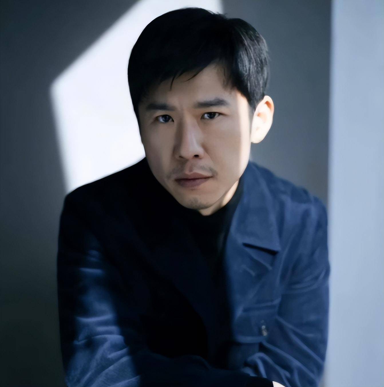 司命星君王骁当了十五年配角的星二代现在的他赢麻了
