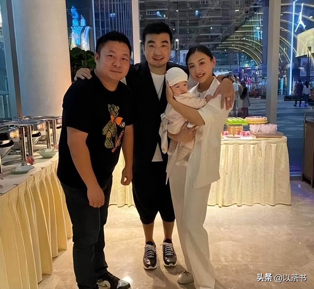 何雯娜与陈一冰分手后,未婚先孕嫁身家上亿二婚导演,如今幸福吗