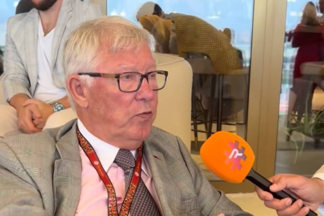 曝阿莫林含泪砸电视征服曼联更衣室！弗爵点名称赞拉门斯，期待复兴